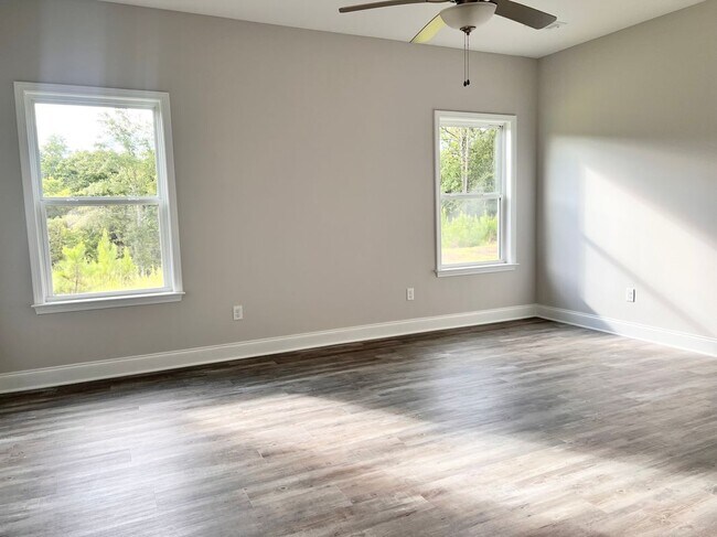 Building Photo - 8024 English Ivy Ct