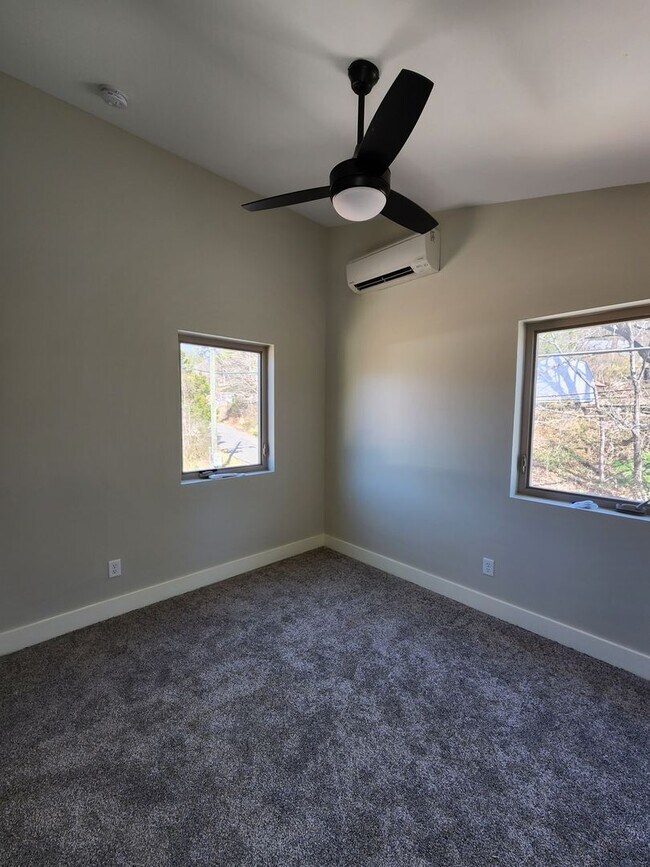 Building Photo - ***6 Month Lease***East Asheville Rental