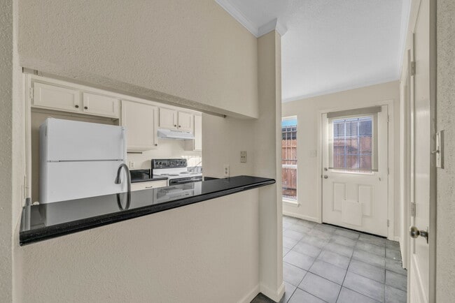 Building Photo - 6111 Beverly Hill St