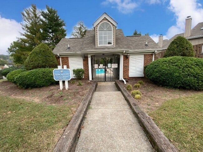 Building Photo - 313 Yorkshire Cir
