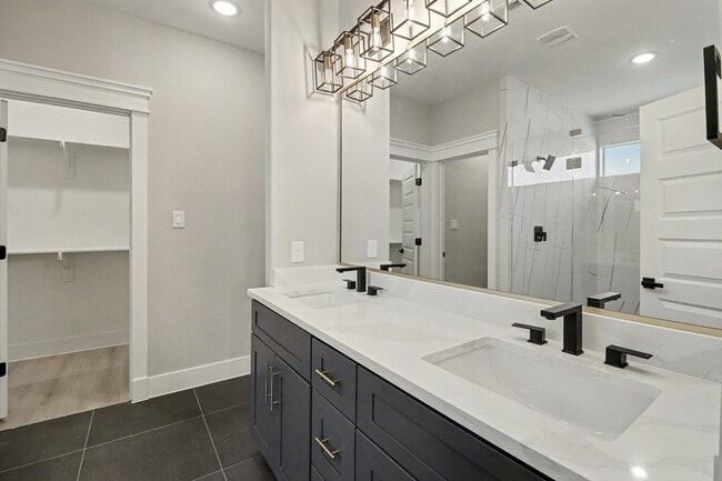 Building Photo - 5000 Higgins St