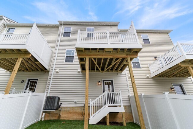 Building Photo - 95 Potomac Ct