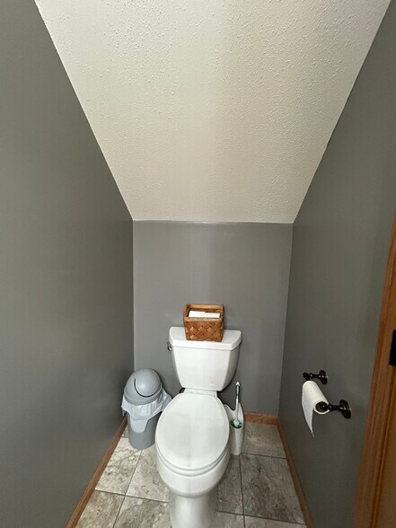 Building Photo - 506 Pointe Ct SW
