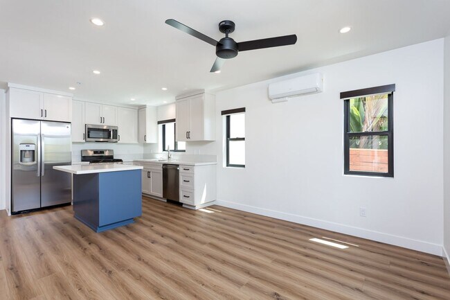 Building Photo - 2610-2612 Juan Street