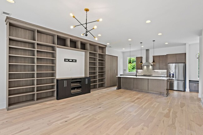 Building Photo - 1242 2nd Ave S