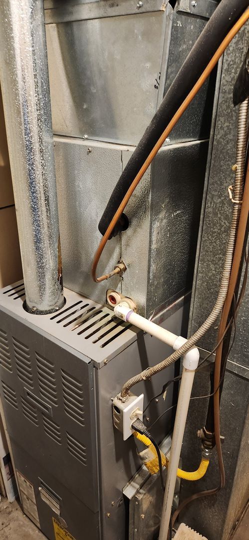 Building Photo - ALL PROSPECTIVE TENANTS MUST SUBMIT A ON LINE APPLICATION AND BE PRE-QUALIFIED PRIOR TO ANY SHOWI...