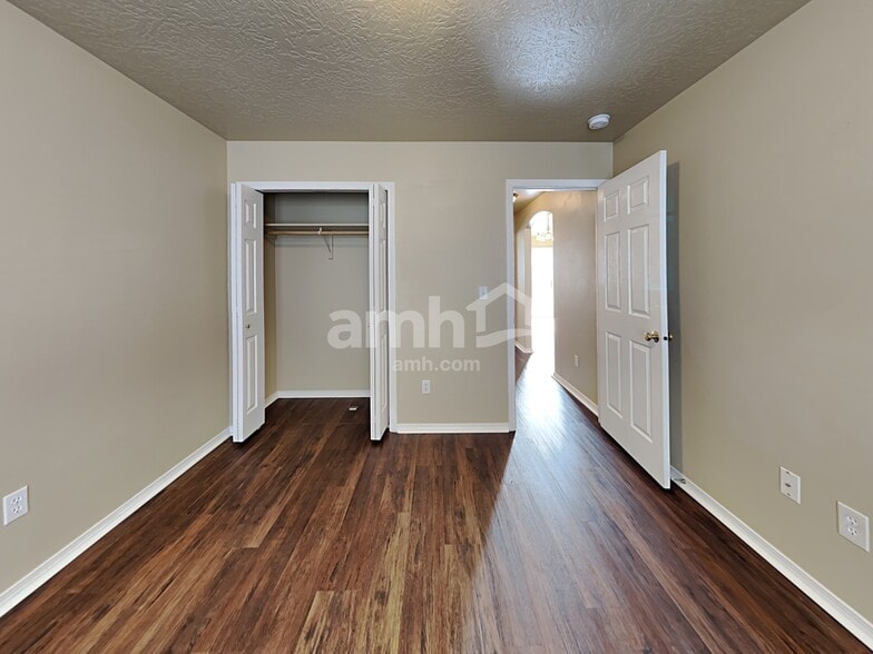 Building Photo - 16661 N Yorkshire Ln