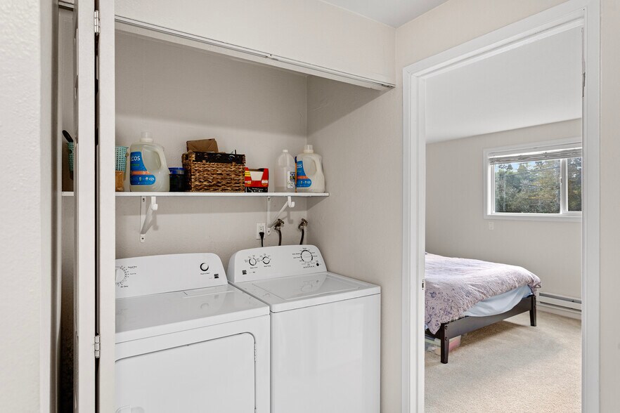 Washer/dryer in unit - 1520 NE 195th St