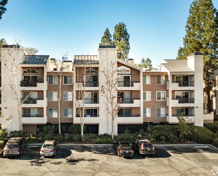 Building Photo - 5525 Canoga Ave