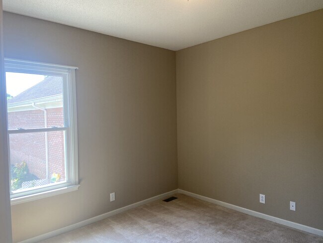 Building Photo - 4237 Trenton Rd