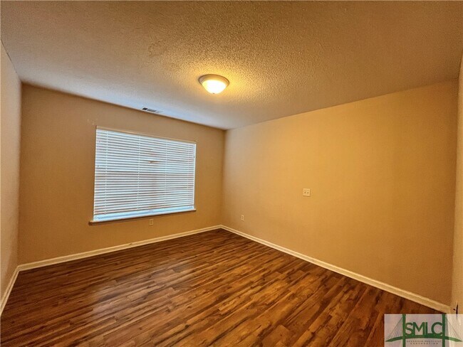 Building Photo - 233 Wild Rose Dr