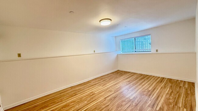 Building Photo - LT11MAIN