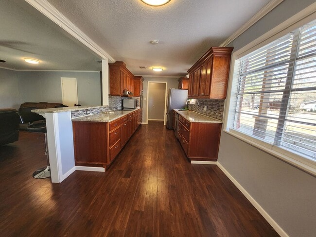 Building Photo - Available Now, PG 4 Bedroom