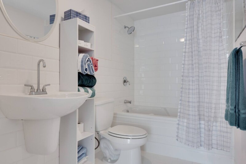 Building Photo - 690 SW 1st Ct