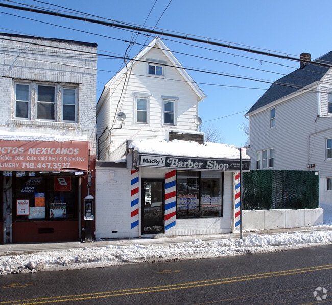Building Photo - 1893 Clove Rd