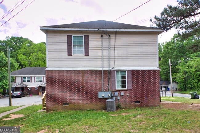 Building Photo - 501 Pine Park St