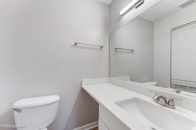 Building Photo - 4749 Grove Ct