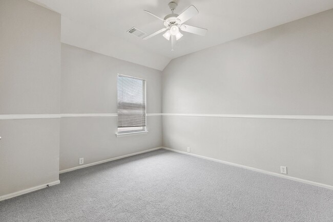 Building Photo - Spacious 4 BR/2.5 bath home in Iron Horse ...