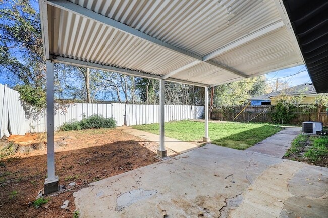 Building Photo - 2534 Roy Cir
