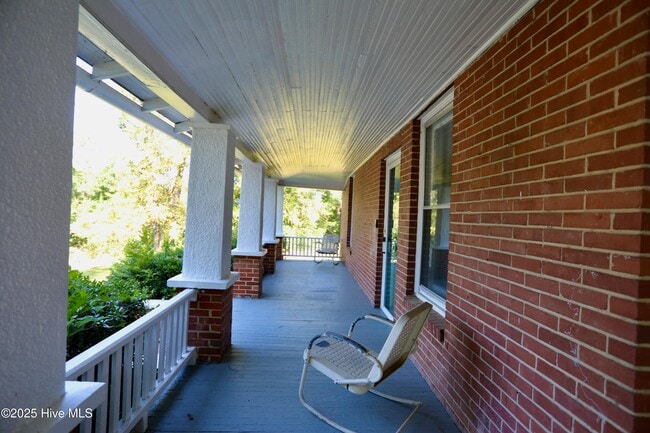 Building Photo - 308 Summit St