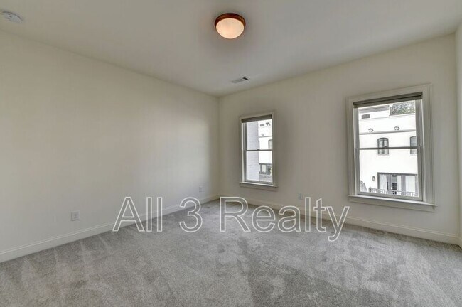 Building Photo - 3667 Peachtree Rd NE