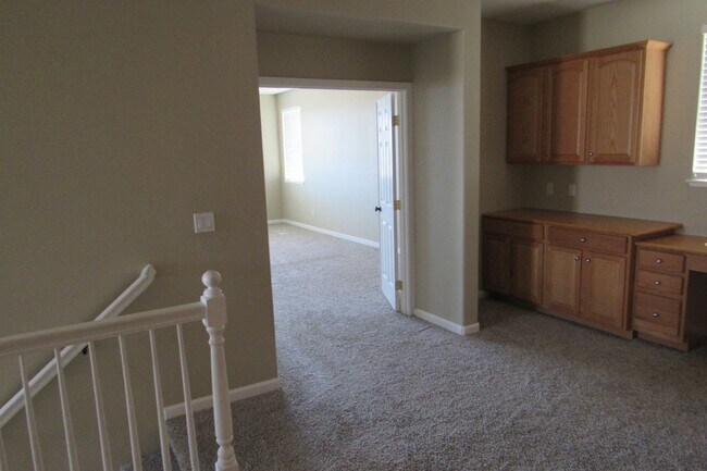 Building Photo - Beautiful Deer Ridge 4 Bed, 3 Bath Brentwood Home