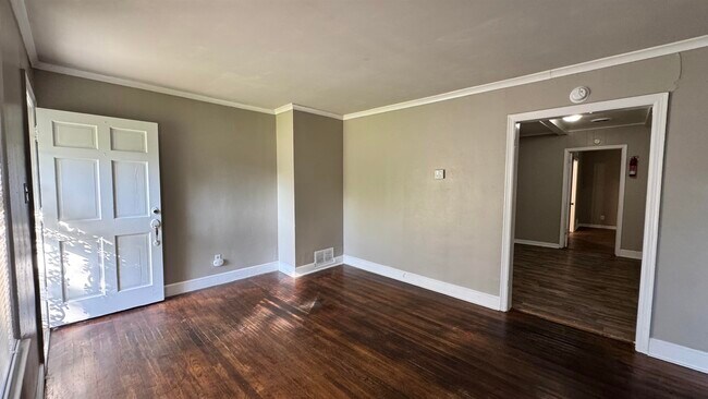 Building Photo - 1330 Victor Dr