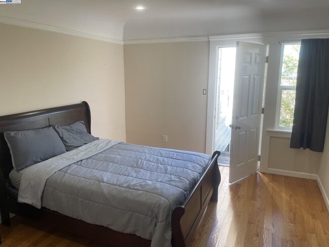 Building Photo - 586 39th Ave