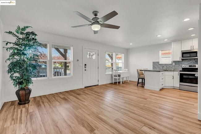 Building Photo - 507 Maple St