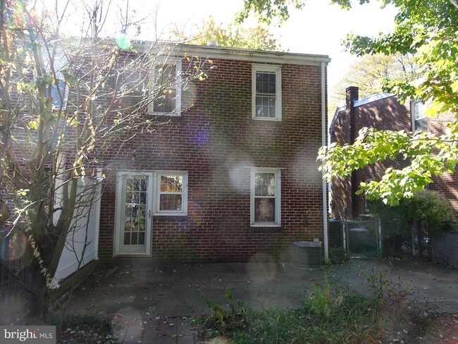 Building Photo - 617 South St