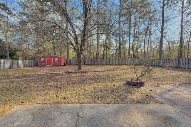 Building Photo - AVAILABLE NOW! (No Pets)