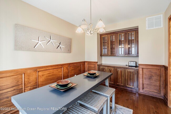 Building Photo - 18 Halsey Dr