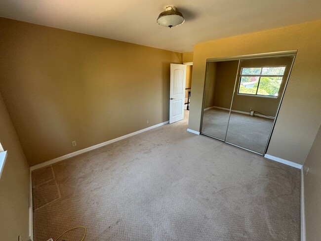 Building Photo - Spacious 5BD Fremont Home | 2-Story w/ Hug...