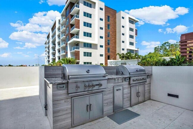 Building Photo - 920 N Osceola Ave