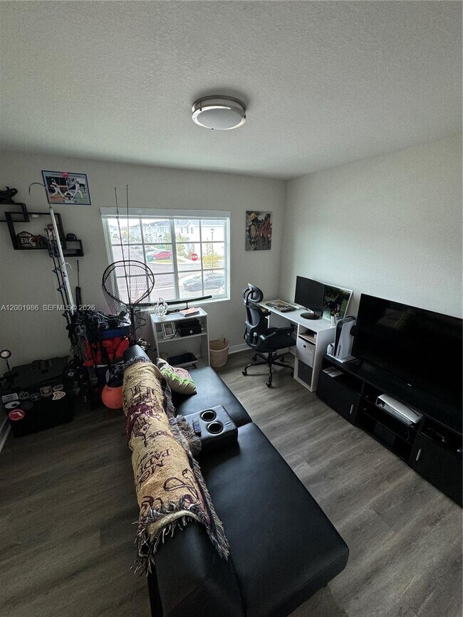 Building Photo - 1009 NW 4th Ter