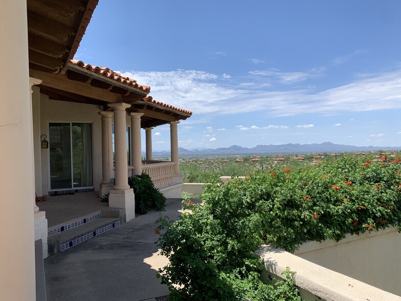 Catalina Foothills 4 bedroom 4 bath Home located in prestigious Canyon Ridge. 270-degree VIEWS! - 4667 N Rocky Crest Plz