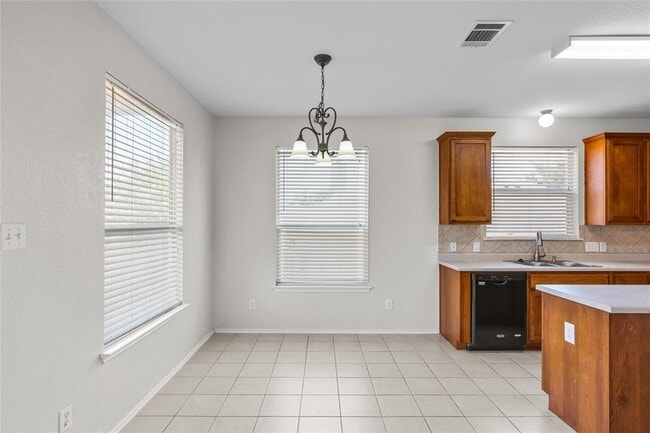 Building Photo - 124 Amberwood Ct