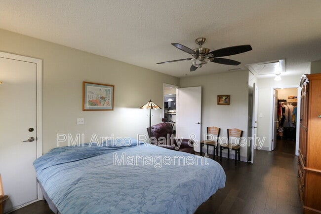 Building Photo - 323 Knottwood Ct