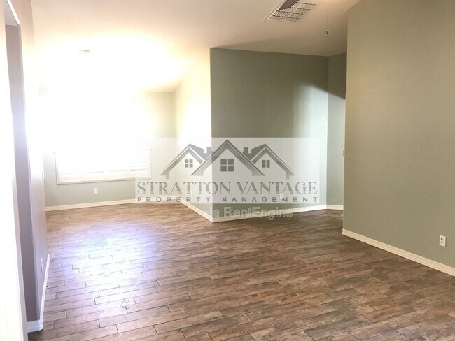 Building Photo - 42006 W Anne Ln