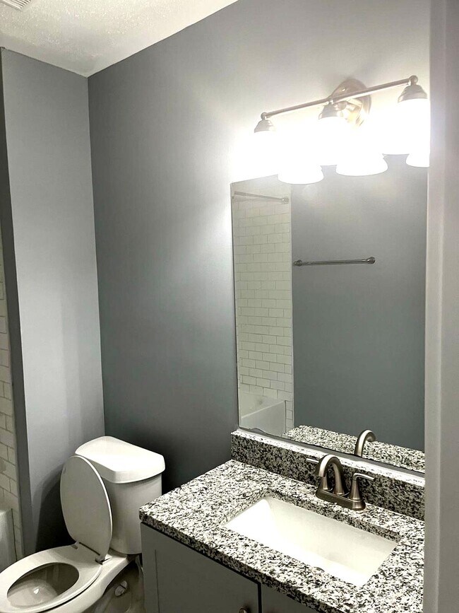 Building Photo - 260 Balkcom Ave