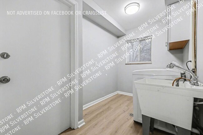 Building Photo - 2839 W Avon Rd