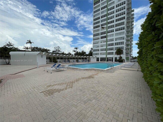 Building Photo - 2100 Sans Souci Blvd