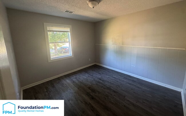 Building Photo - 2601 Dakar Ave