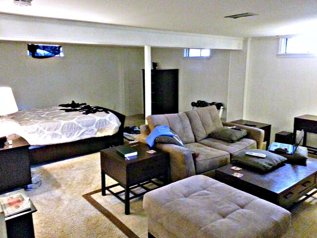 Building Photo - 3 BR / 2 BA Outdoor lovers dream! Near For...