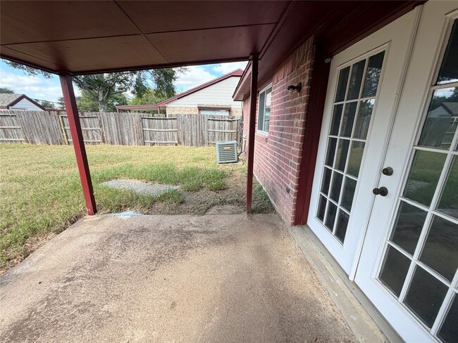 Building Photo - 1927 Oakwell Ln