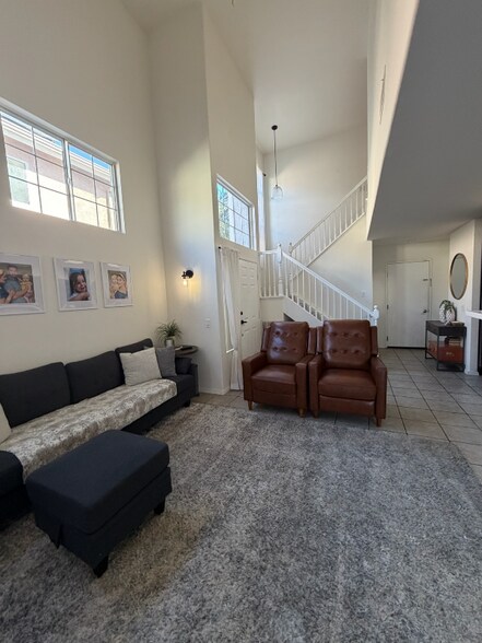 Building Photo - 2406 Maravilla Way