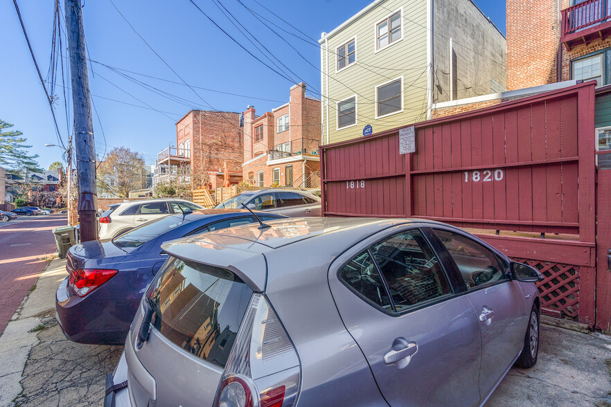 Building Photo - 1818 Calvert St NW