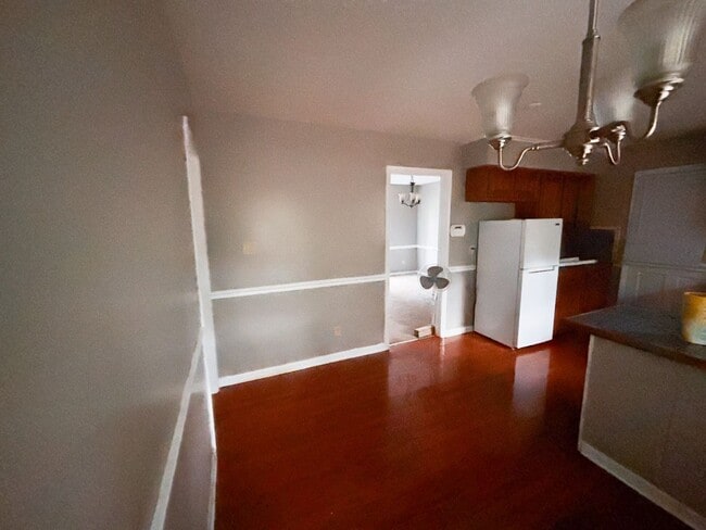 Building Photo - 3 bed 2 bath for rent