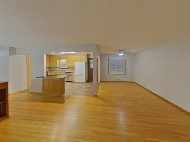 Building Photo - 2660 Roth Pl