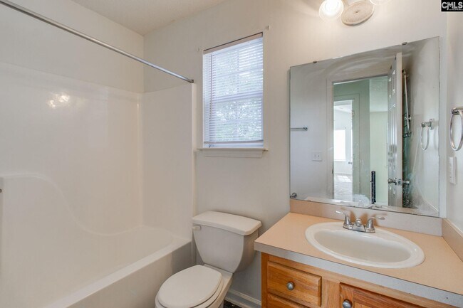 Building Photo - 19 Caddis Creek Ct